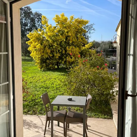 Couette-café D'hôtes La Bastide Des Eucalyptus 3*